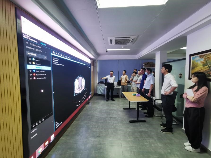 四川大學華西醫(yī)院骨科專家團隊與公司開展學術(shù)交流