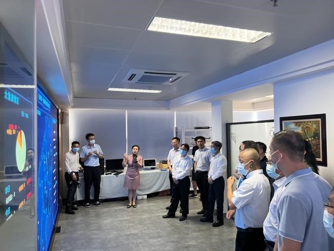 成都市委人才工作領(lǐng)導小組領(lǐng)導蒞臨公司考察指導