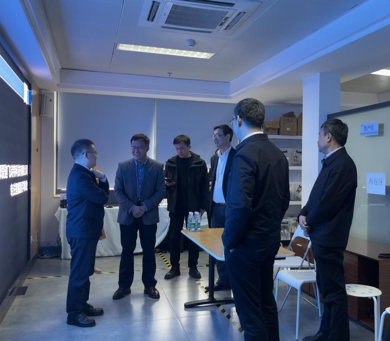 成都市武侯區(qū)政府領(lǐng)導蒞臨愛迦飛詩特公司調(diào)研