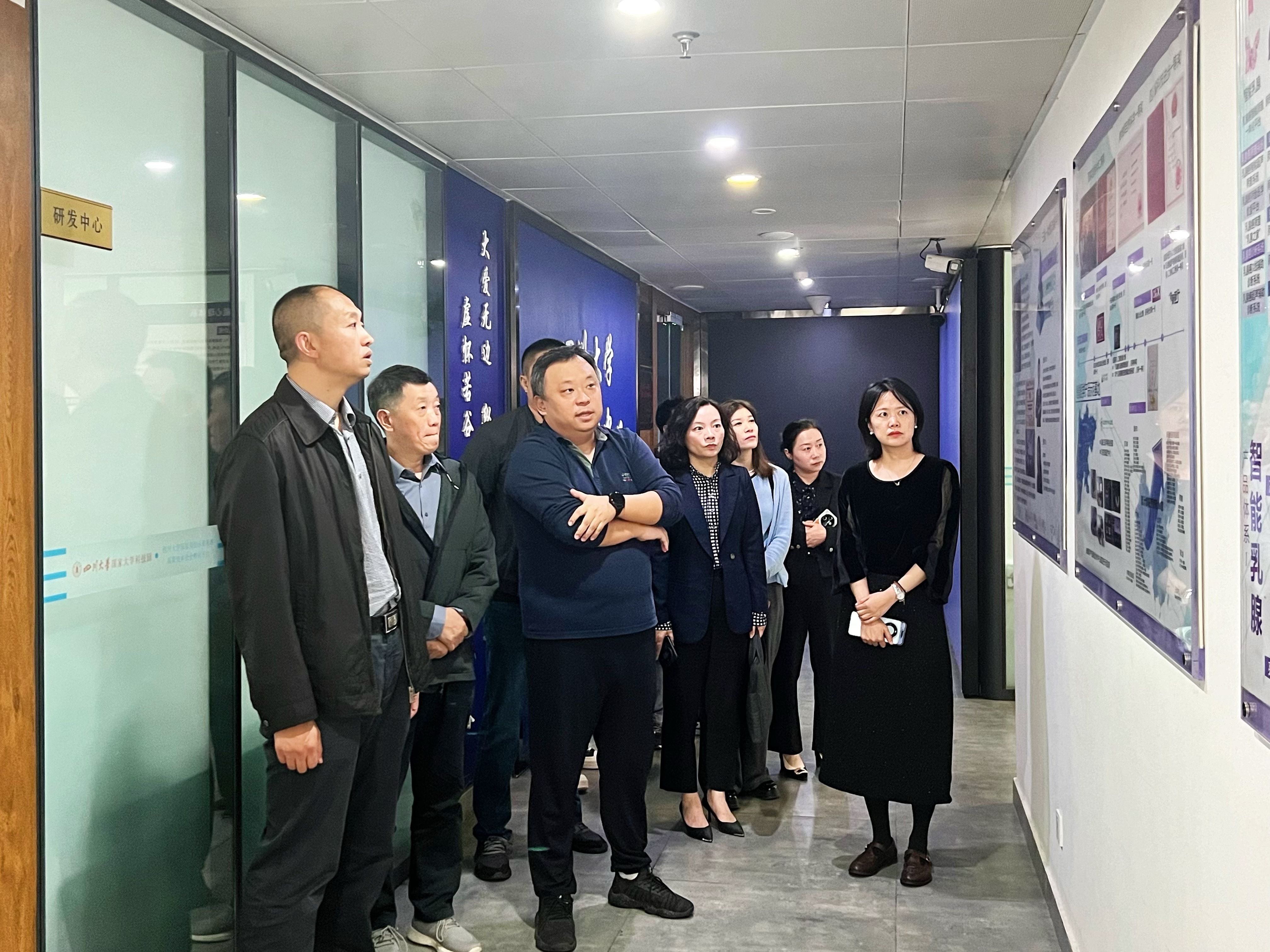 嘉賓訪問丨瀘州市領(lǐng)導一行調(diào)研愛迦科技，共同探討智能醫(yī)學產(chǎn)學研落地