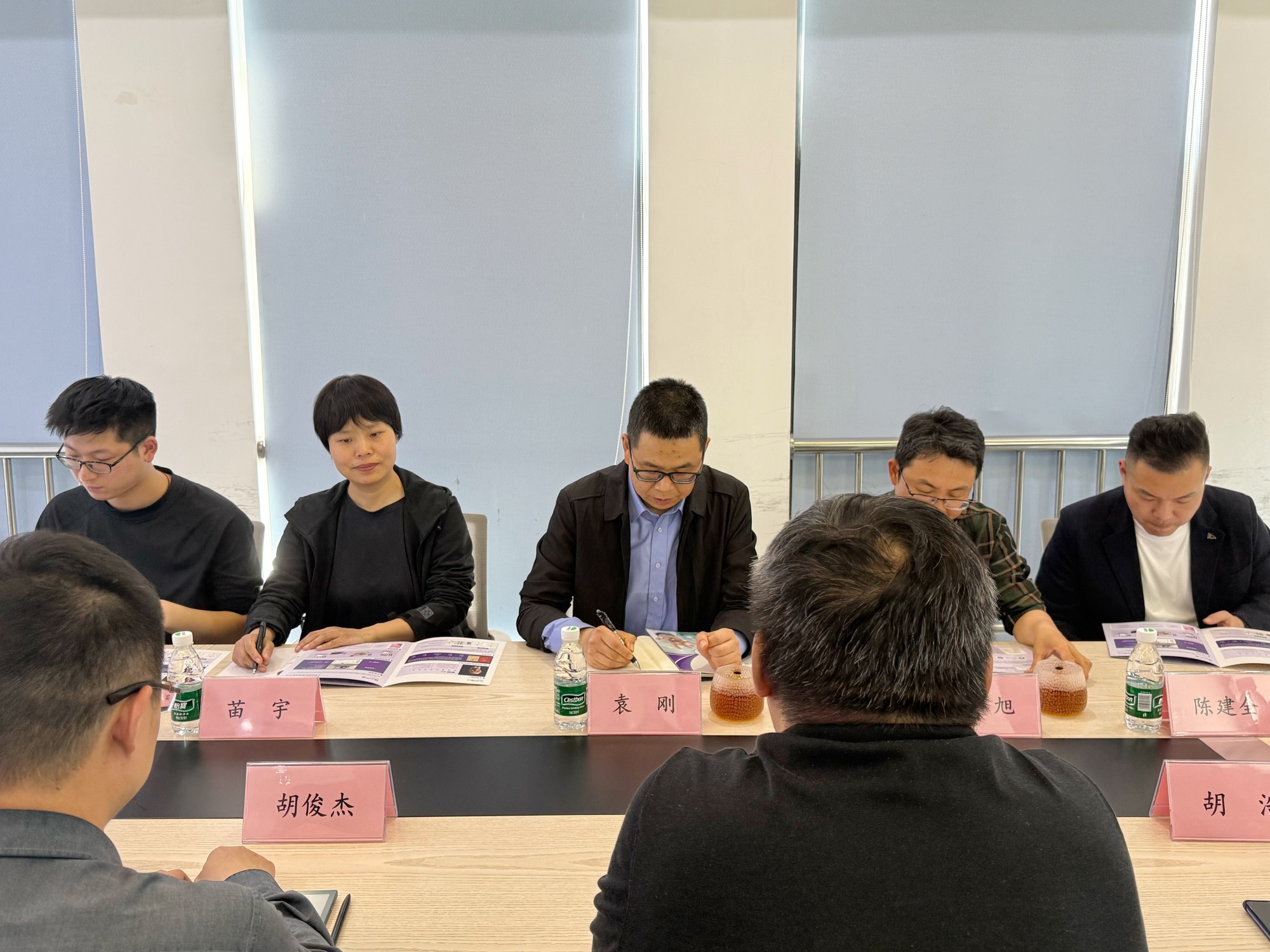 嘉賓來訪丨四川省女子監(jiān)獄領(lǐng)導一行來訪愛迦，共探AI+監(jiān)獄醫(yī)療創(chuàng)新方案