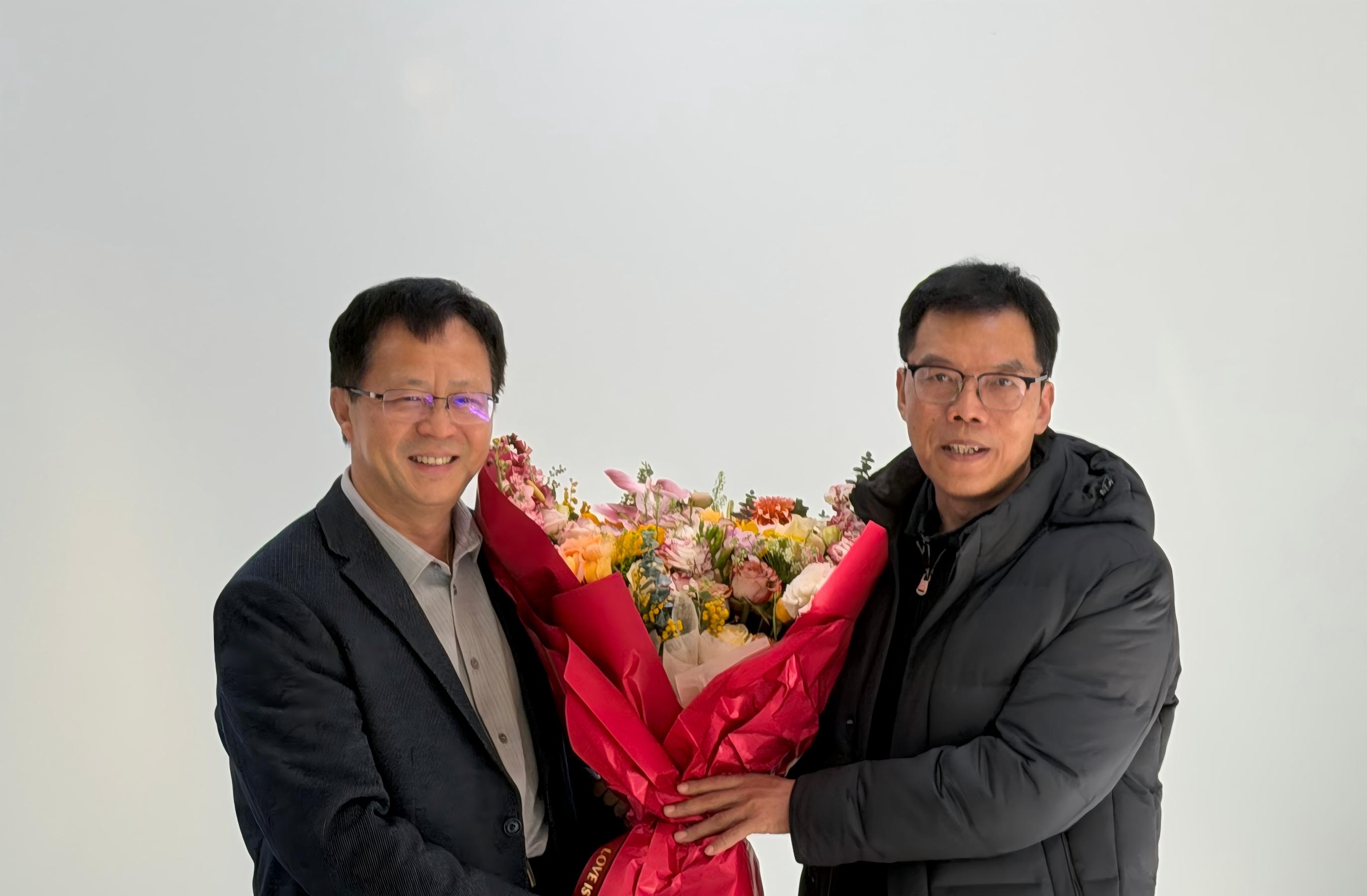 嘉賓來訪丨省科技廳領(lǐng)導(dǎo)陳學(xué)華一行蒞臨愛迦，走訪慰問首席科學(xué)家章毅教授